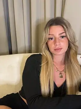 Snapshot of lilavv chatting on December 15, 1:26 pm lilavv online show from December 15, 1:26 pm