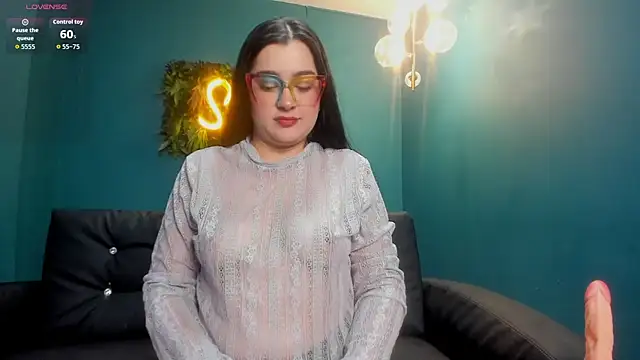 Snapshot of ZiaCooper_ chatting on December 16, 12:10 pm ZiaCooper online show from December 16, 12:10 pm