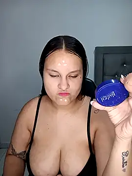 Snapshot of Valeriaa_21 chatting on June 18, 6:12 pm Valeriaa 21 online show from June 18, 6:12 pm