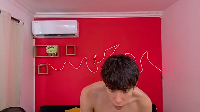 Snapshot of Neo_Twink chatting on July 29, 7:01 pm Neo Twink online show from July 29, 7:01 pm