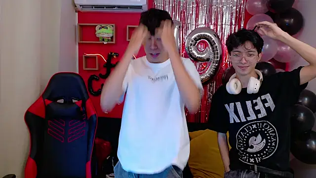 Snapshot of Neo_Twink chatting on July 30, 4:17 pm Neo Twink online show from July 30, 4:17 pm