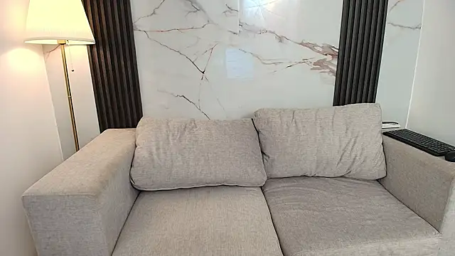 Snapshot of AprillRoss chatting on December 15, 12:31 pm AprillRoss online show from December 15, 12:31 pm