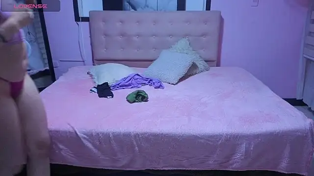 Snapshot of Sara_valderrama_ chatting on June 10, 12:04 pm Sara valderrama online show from June 10, 12:04 pm