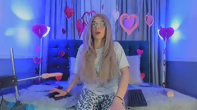 Lis Pearson online show from February 6, 2:49 am