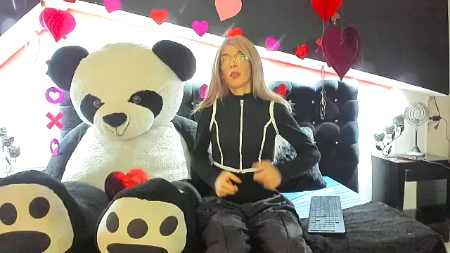 Lis Pearson online show from February 19, 1:34 am