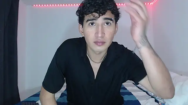 Snapshot of Dave_hot1 chatting on December 17, 4:51 am Dave hot1 online show from December 17, 4:51 am