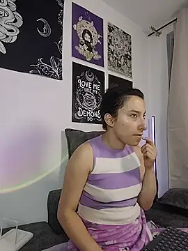 Snapshot of little__ammy chatting on July 10, 2:05 am little ammy online show from July 10, 2:05 am