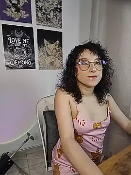 Snapshot of little__ammy chatting on July 24, 2:31 am little ammy online show from July 24, 2:31 am