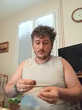 Snapshot of damslebambou chatting on August 6, 3:14 pm damslebambou online show from August 6, 3:14 pm