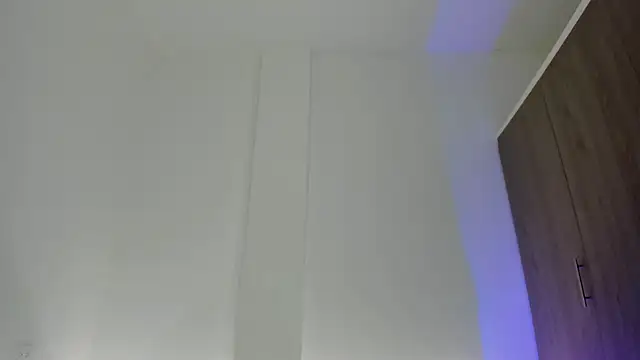 Snapshot of litle_slut chatting on July 5, 4:19 am litle slut online show from July 5, 4:19 am