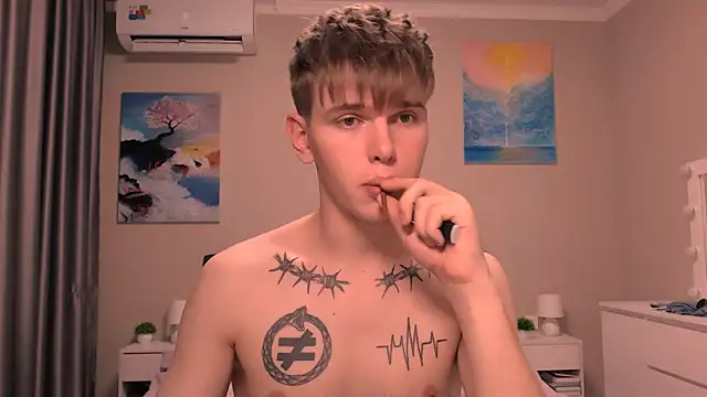 Snapshot of Fredd_Xanders chatting on December 13, 8:14 pm Fredd Xanders online show from December 13, 8:14 pm