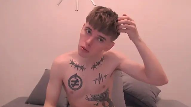 Snapshot of Fredd_Xanders chatting on April 17, 4:04 am Fredd Xanders online show from April 17, 4:04 am
