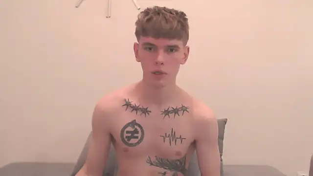 Snapshot of Fredd_Xanders chatting on April 18, 7:58 pm Fredd Xanders online show from April 18, 7:58 pm