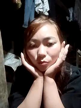 Snapshot of dona77 chatting on December 15, 7:51 pm dona77 online show from December 15, 7:51 pm