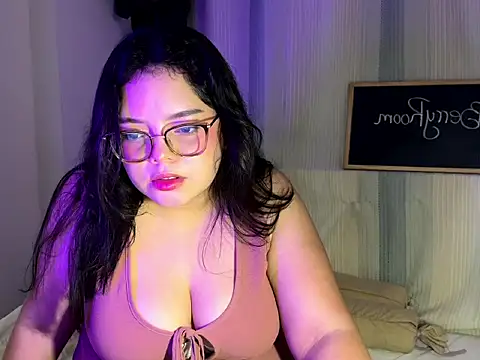 Snapshot of Tina_Blue chatting on December 16, 4:50 am Tina Blue online show from December 16, 4:50 am