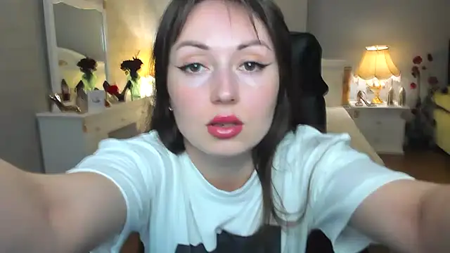 Snapshot of RosiAlina chatting on June 12, 8:13 am RosiAlina online show from June 12, 8:13 am