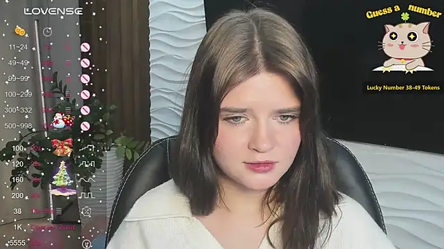 Snapshot of LanaTreades chatting on December 13, 7:53 pm LanaTreades online show from December 13, 7:53 pm