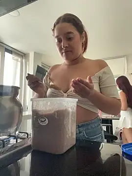 Snapshot of Emily_Jonness_ chatting on December 15, 11:36 am Emily Jonness online show from December 15, 11:36 am