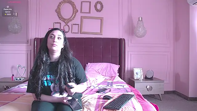 Snapshot of KendallVelvet chatting on March 18, 1:25 pm KendallVelvet online show from March 18, 1:25 pm