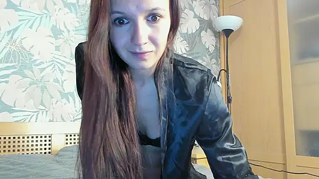 Snapshot of OliviaMuur chatting on December 15, 5:28 pm OliviaMuur online show from December 15, 5:28 pm