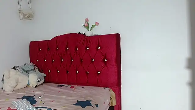 Snapshot of Alisson_Very_Dirty chatting on February 7, 10:35 pm Alisson Very Dirty online show from February 7, 10:35 pm