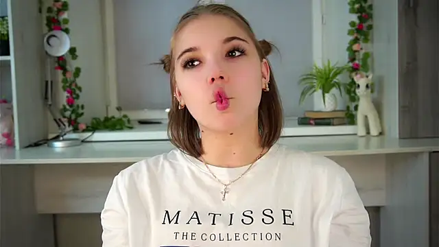 SolBurri online show from December 21, 1:46 am