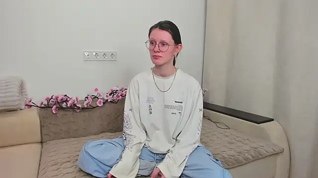 RoxyHerena online show from December 22, 12:35 pm