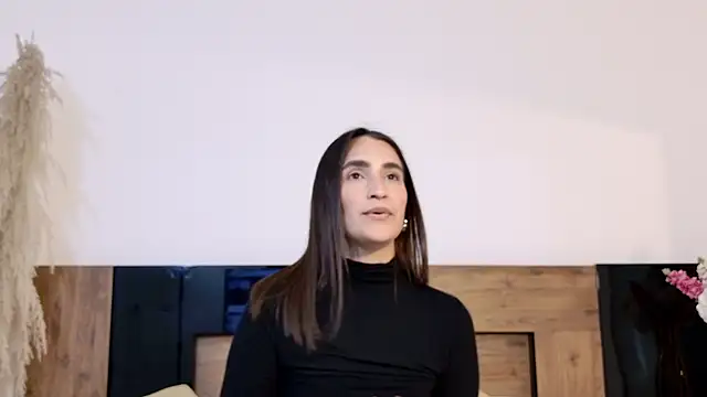 LucyHanks online show from April 25, 1:41 pm