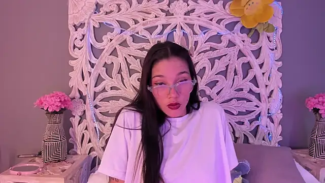 loraineblake online show from March 16, 1:04 pm