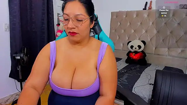 lulu parker online show from December 17, 2:23 pm