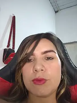 Snapshot of Charlott_smi chatting on July 3, 4:57 pm Charlott smi online show from July 3, 4:57 pm