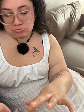 Snapshot of VanesssaMilf_ chatting on May 20, 4:24 pm VanesssaMilf online show from May 20, 4:24 pm