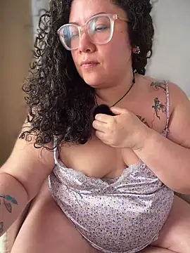 Snapshot of VanesssaMilf_ chatting on May 28, 12:13 pm VanesssaMilf online show from May 28, 12:13 pm