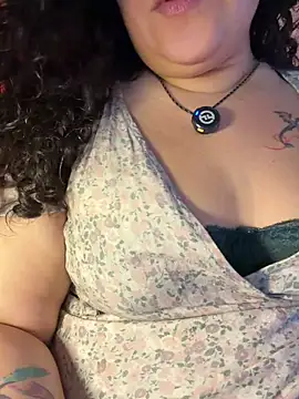Snapshot of VanesssaMilf_ chatting on June 11, 11:25 pm VanesssaMilf online show from June 11, 11:25 pm