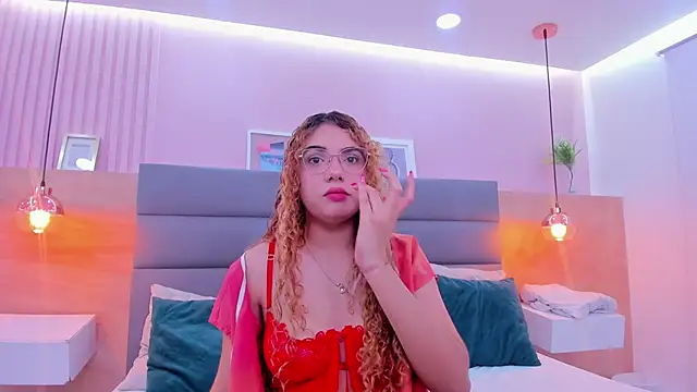 abril dolly online show from December 16, 12:10 pm