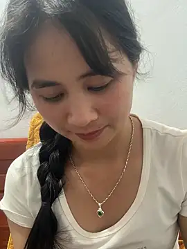 Him MountainGirl online show from April 28, 2:33 pm