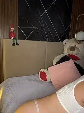 Snapshot of ValentinaEliot chatting on December 16, 1:10 am ValentinaEliot online show from December 16, 1:10 am