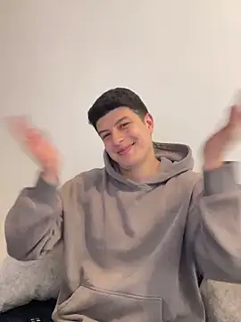 Goldenknight33 online show from March 8, 8:56 pm