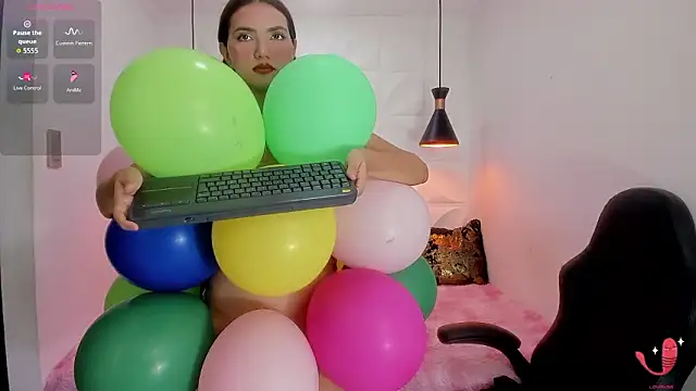 valeriecute18 online show from March 11, 8:26 pm