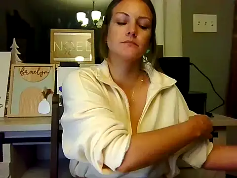 MagnoliaHoney online show from December 22, 4:31 am