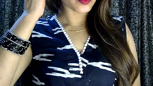 Snapshot of Exotic_tanvi chatting on May 9, 6:40 am Exotic tanvi online show from May 9, 6:40 am