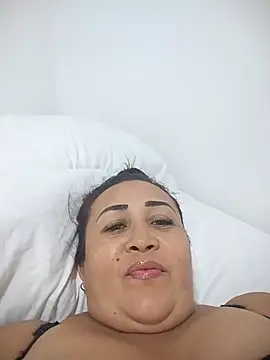 Snapshot of Nini_Love_ chatting on May 10, 4:06 am Nini Love online show from May 10, 4:06 am