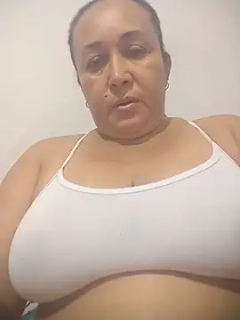 Snapshot of Nini_Love_ chatting on May 25, 3:34 am Nini Love online show from May 25, 3:34 am