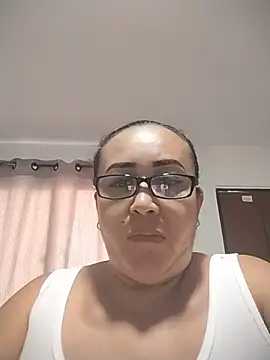 Snapshot of Nini_Love_ chatting on June 4, 2:01 pm Nini Love online show from June 4, 2:01 pm