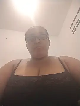 Snapshot of Nini_Love_ chatting on June 22, 3:25 am Nini Love online show from June 22, 3:25 am