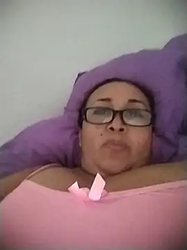 Snapshot of Nini_Love_ chatting on July 12, 9:28 pm Nini Love online show from July 12, 9:28 pm