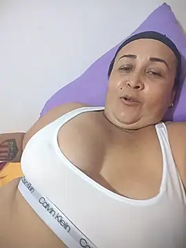 Snapshot of Nini_Love_ chatting on July 28, 3:35 am Nini Love online show from July 28, 3:35 am