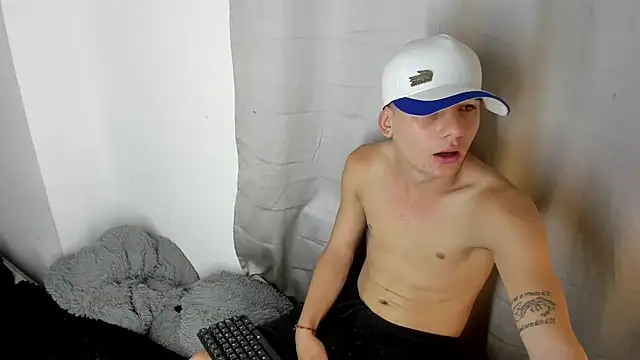 Snapshot of angel_boy_sex chatting on December 14, 10:58 pm angel boy sex online show from December 14, 10:58 pm