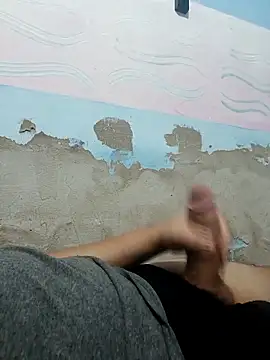 Snapshot of AVALIAminhaPika chatting on February 9, 1:31 am AVALIAminhaPika online show from February 9, 1:31 am