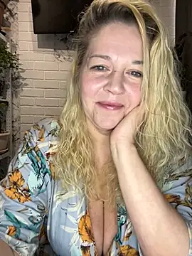 JenniferCarmen online show from March 17, 1:32 am